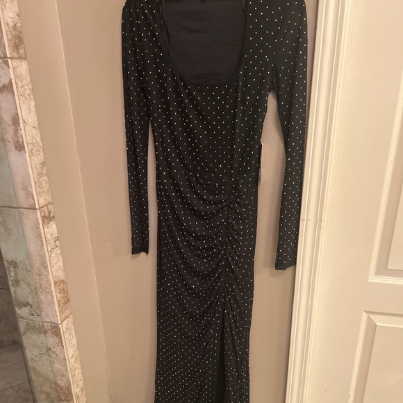 Extremely flattering evening dress gown - Picture 1 of 7